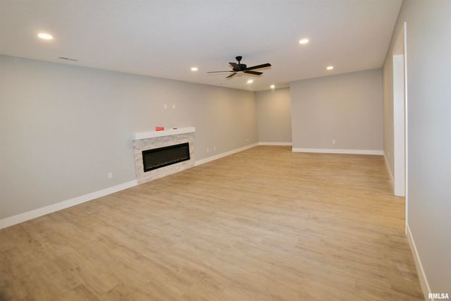 1700 RUSTIC OAK Drive, Washington, IL 61571