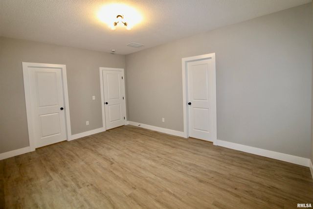 1700 RUSTIC OAK Drive, Washington, IL 61571