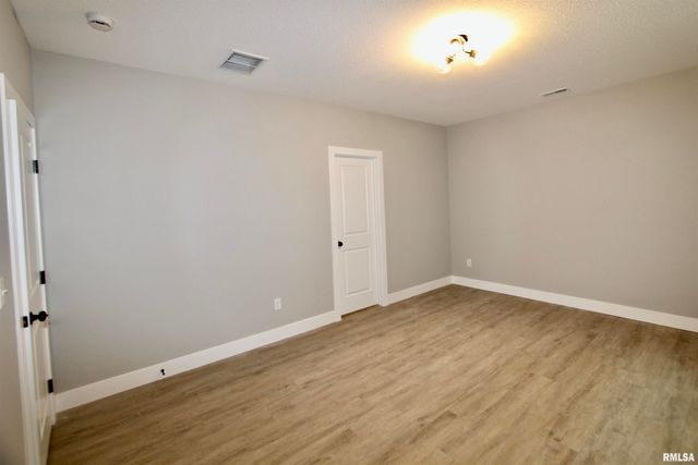 1700 RUSTIC OAK Drive, Washington, IL 61571