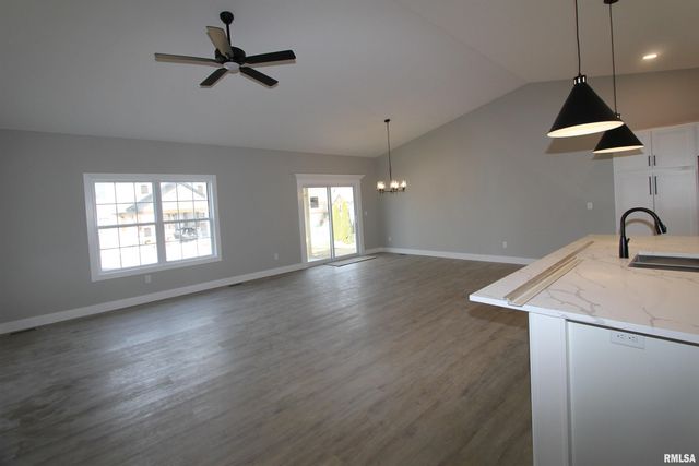 1700 RUSTIC OAK Drive, Washington, IL 61571