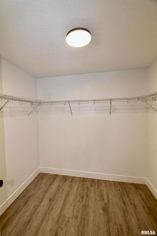 1700 RUSTIC OAK Drive, Washington, IL 61571