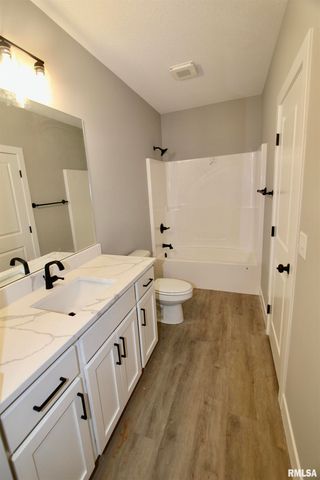 1700 RUSTIC OAK Drive, Washington, IL 61571