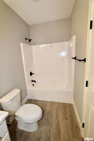 1700 RUSTIC OAK Drive, Washington, IL 61571