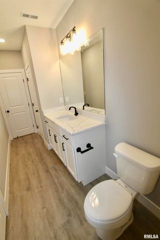 1700 RUSTIC OAK Drive, Washington, IL 61571