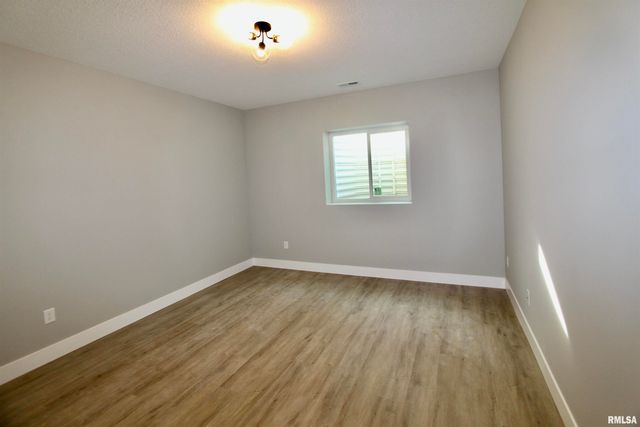 1700 RUSTIC OAK Drive, Washington, IL 61571