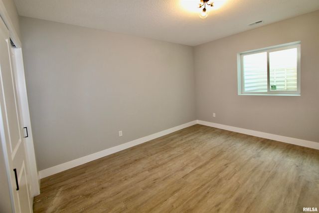 1700 RUSTIC OAK Drive, Washington, IL 61571