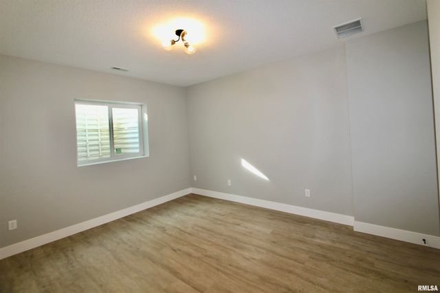 1700 RUSTIC OAK Drive, Washington, IL 61571