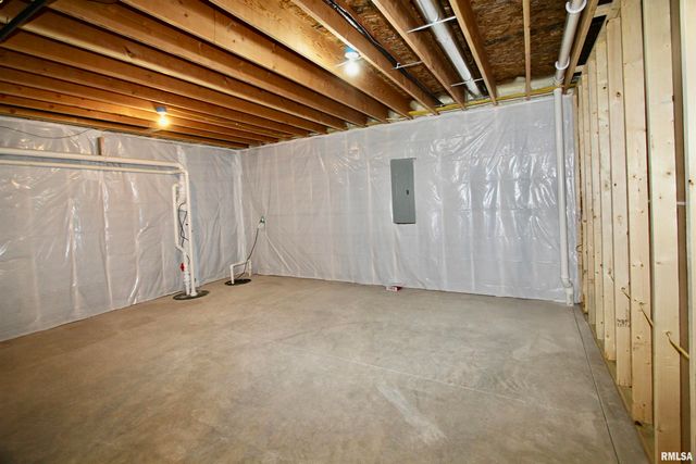 1700 RUSTIC OAK Drive, Washington, IL 61571