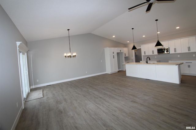 1700 RUSTIC OAK Drive, Washington, IL 61571