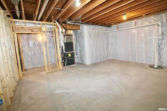 1700 RUSTIC OAK Drive, Washington, IL 61571