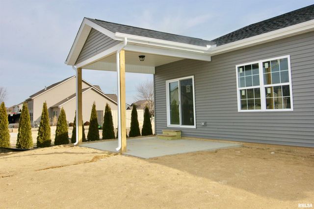 1700 RUSTIC OAK Drive, Washington, IL 61571