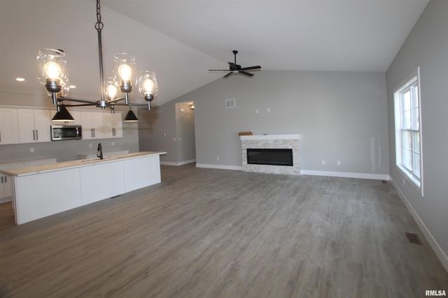 1700 RUSTIC OAK Drive, Washington, IL 61571