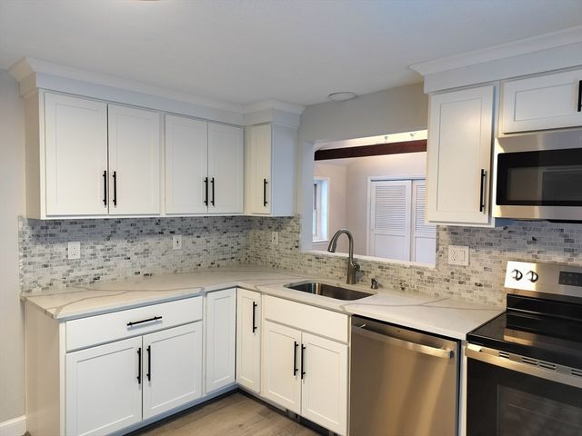 3 Stone Hill Ter, Walpole, MA 02081