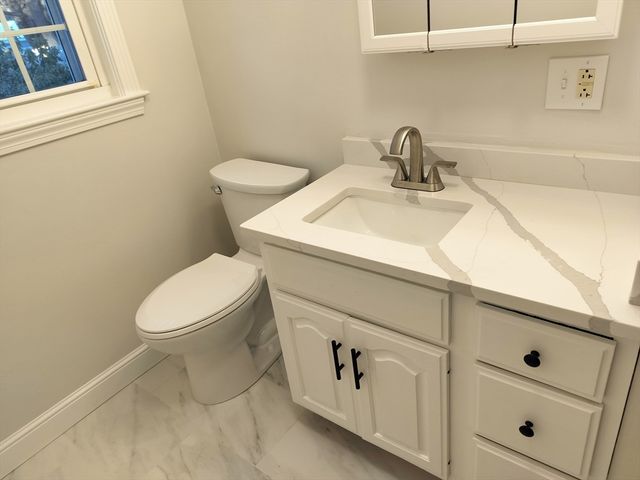 3 Stone Hill Ter, Walpole, MA 02081