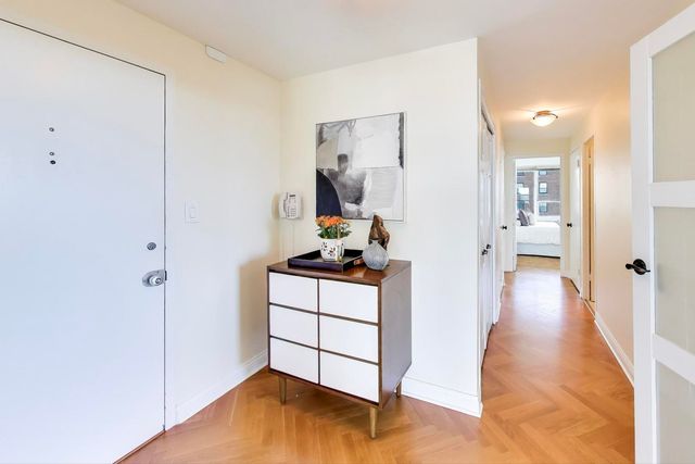 3180 N Lake Shore Drive 9H, Chicago, IL 60657