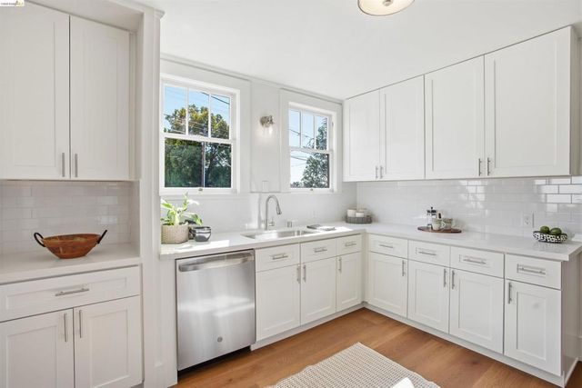 2900 Sheffield Ave, Oakland, CA 94602