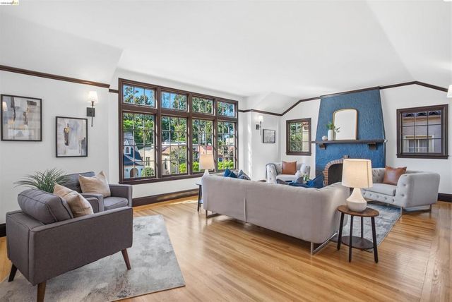 2900 Sheffield Ave, Oakland, CA 94602