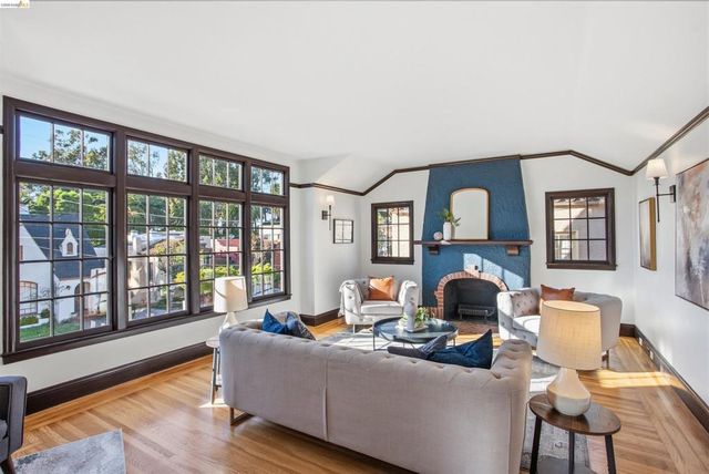 2900 Sheffield Ave, Oakland, CA 94602