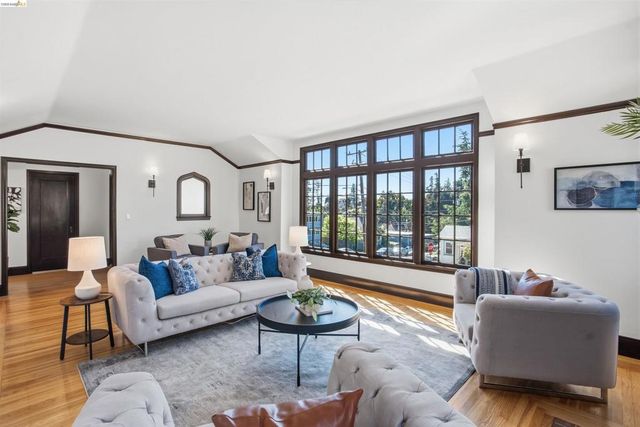 2900 Sheffield Ave, Oakland, CA 94602