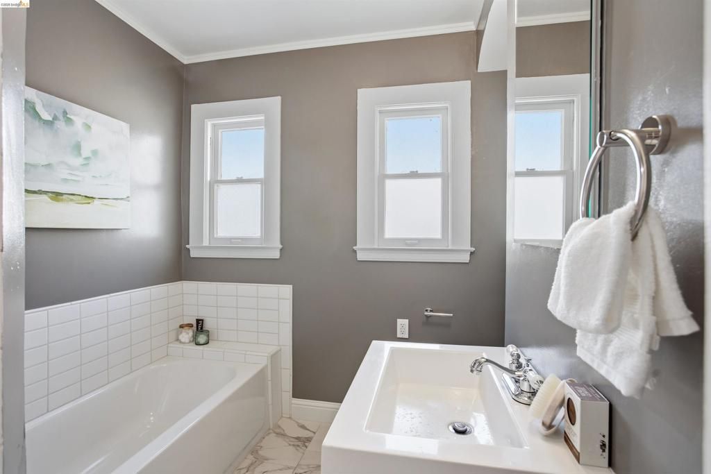 Image 26 of property listing at 2900 Sheffield Ave, Oakland, CA 94602