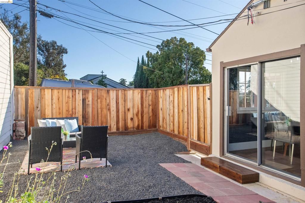 Image 34 of property listing at 2900 Sheffield Ave, Oakland, CA 94602