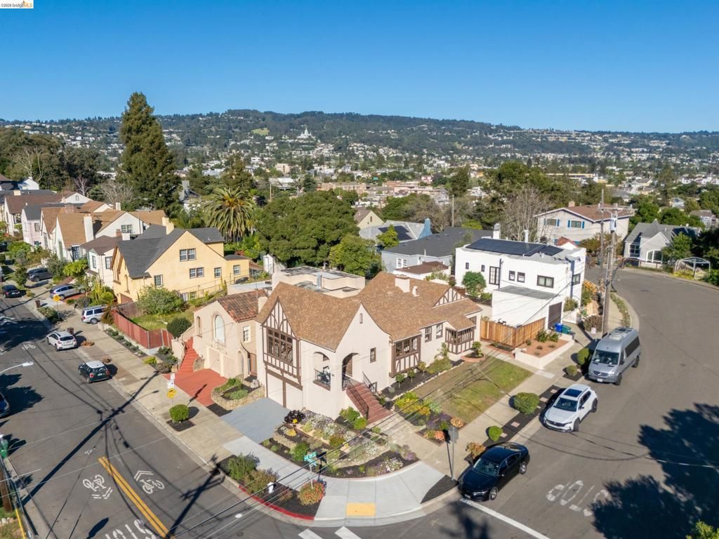 Image 46 of property listing at 2900 Sheffield Ave, Oakland, CA 94602