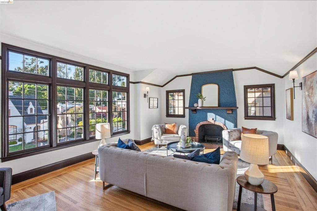 Image 5 of property listing at 2900 Sheffield Ave, Oakland, CA 94602