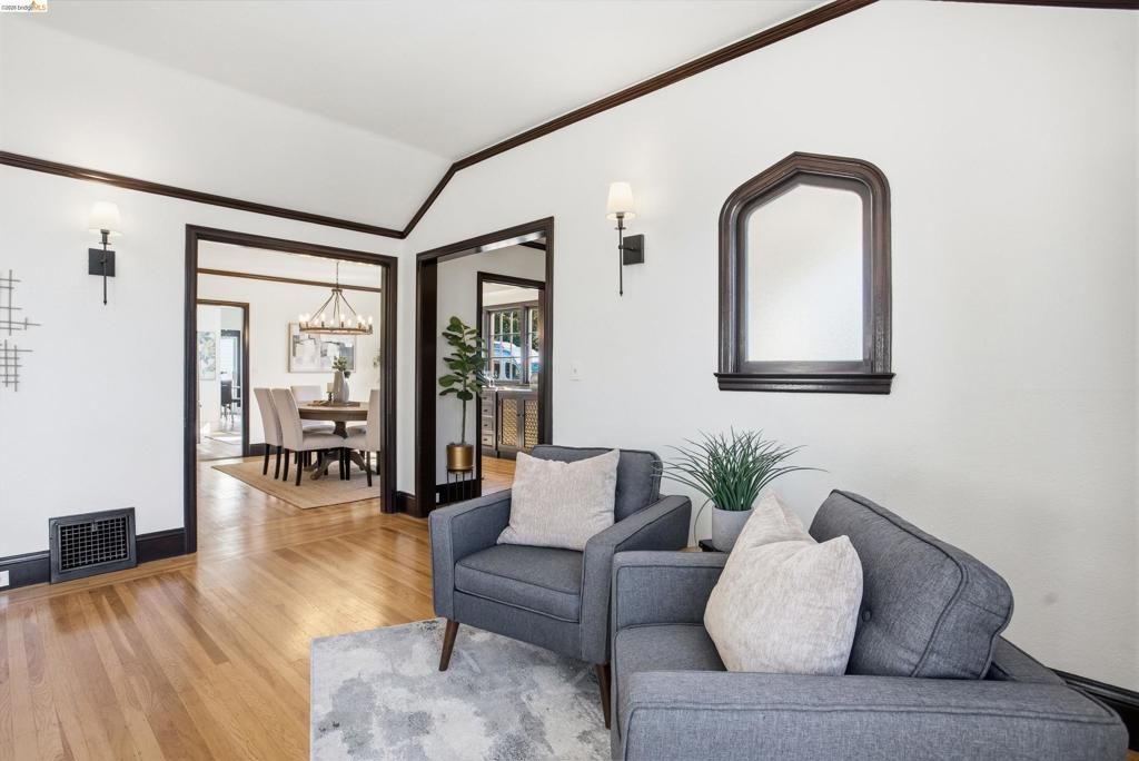 Image 9 of property listing at 2900 Sheffield Ave, Oakland, CA 94602