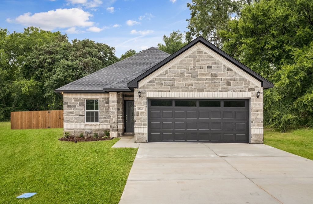 301 Kalura Way, Tool, TX 75143