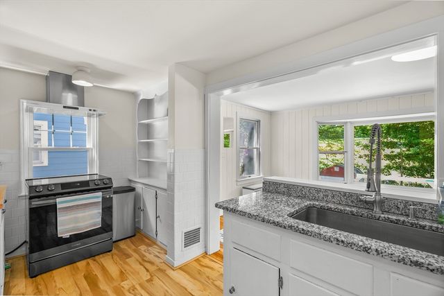 567 Poplar Street, Boston, MA 02131