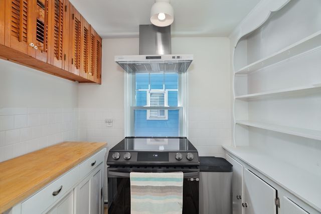 567 Poplar Street, Boston, MA 02131