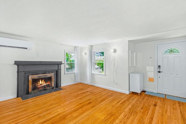 567 Poplar Street, Boston, MA 02131