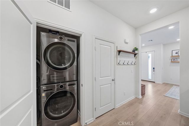 1060 Kendale Way, Vista, CA 92081