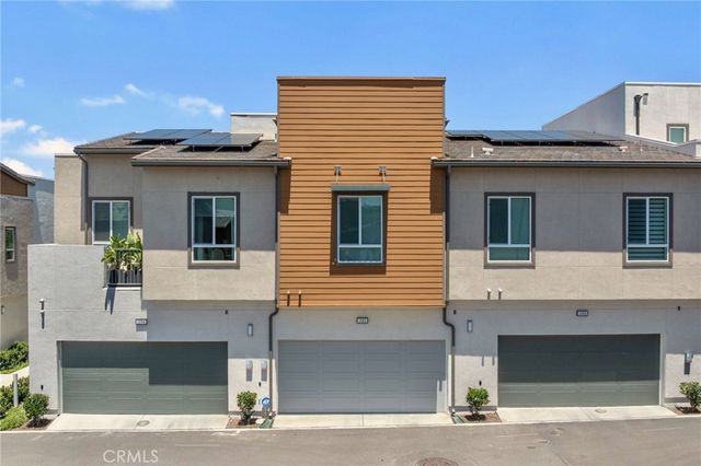 1060 Kendale Way, Vista, CA 92081