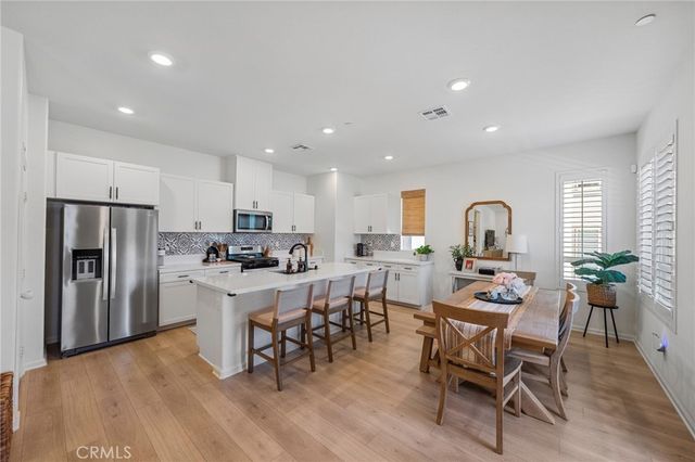 1060 Kendale Way, Vista, CA 92081