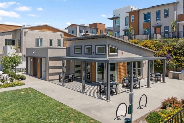 1060 Kendale Way, Vista, CA 92081