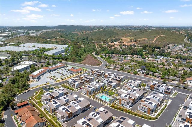 1060 Kendale Way, Vista, CA 92081