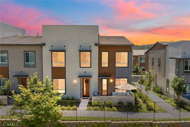 1060 Kendale Way, Vista, CA 92081