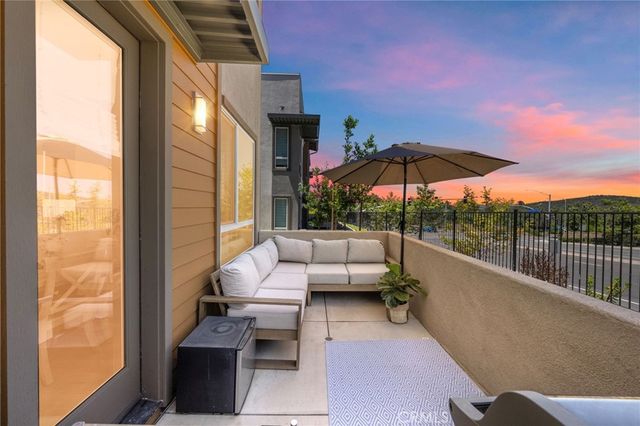 1060 Kendale Way, Vista, CA 92081