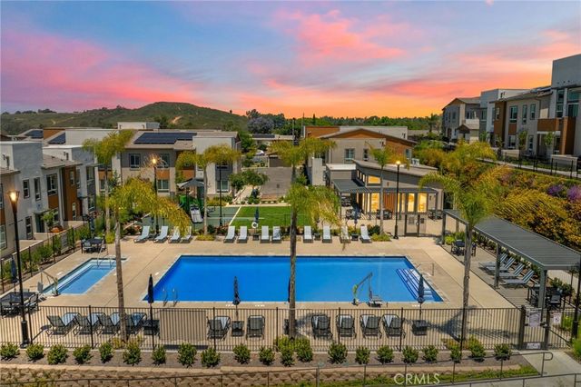 1060 Kendale Way, Vista, CA 92081