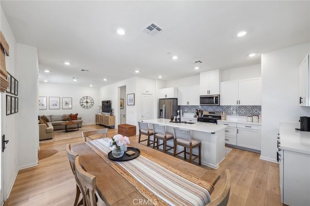 1060 Kendale Way, Vista, CA 92081