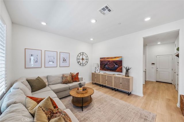 1060 Kendale Way, Vista, CA 92081