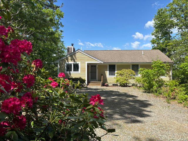 92 Shorewood Drive, Mashpee, MA 02649