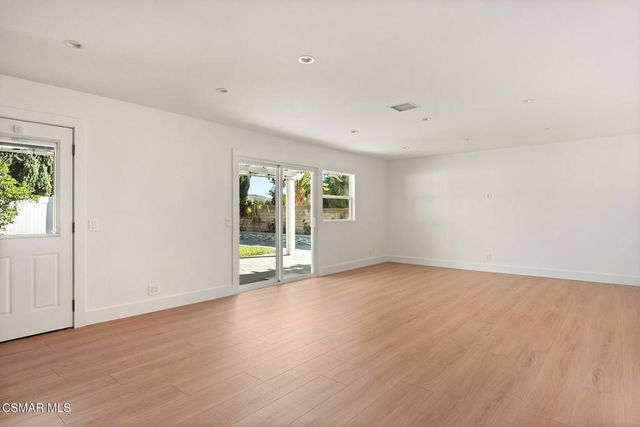 84 Sunny Vista Avenue, Oak Park, CA 91377