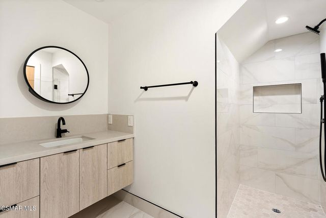 84 Sunny Vista Avenue, Oak Park, CA 91377