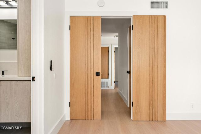 84 Sunny Vista Avenue, Oak Park, CA 91377