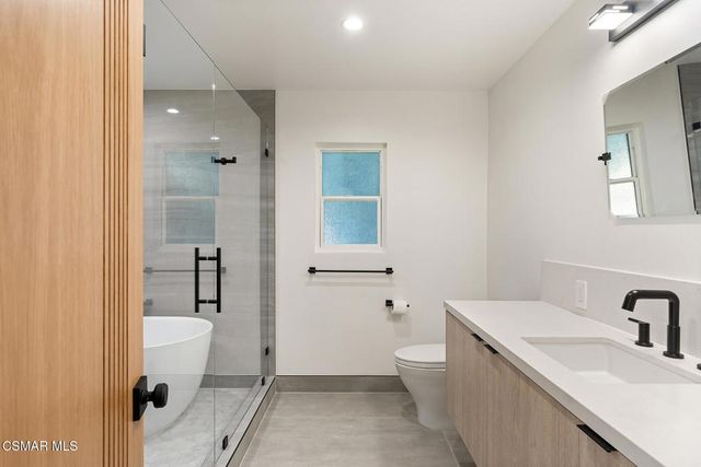 84 Sunny Vista Avenue, Oak Park, CA 91377