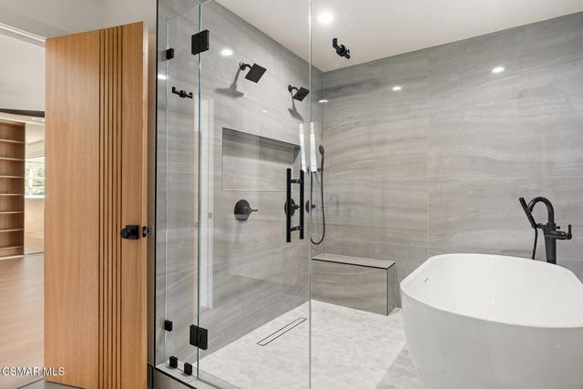 84 Sunny Vista Avenue, Oak Park, CA 91377