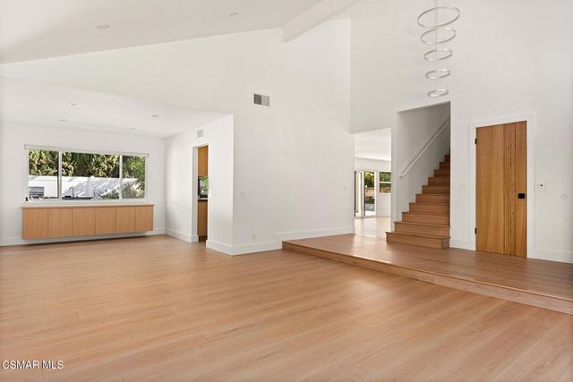 84 Sunny Vista Avenue, Oak Park, CA 91377