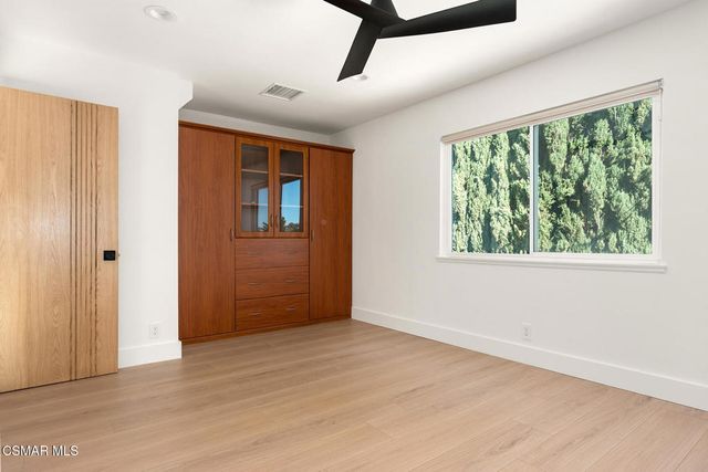 84 Sunny Vista Avenue, Oak Park, CA 91377